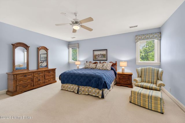 7422 Wycliffe Dr, Prospect, KY 40059