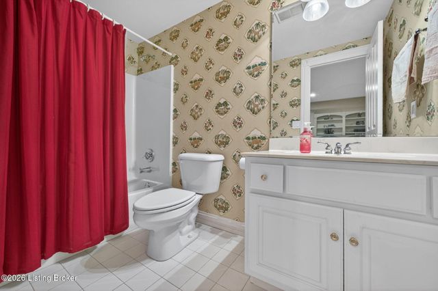 7422 Wycliffe Dr, Prospect, KY 40059
