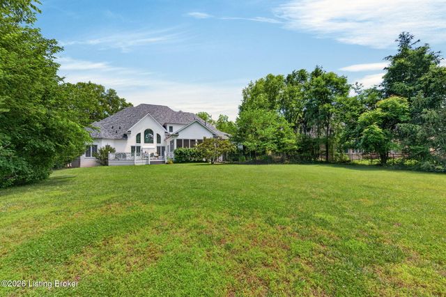 7422 Wycliffe Dr, Prospect, KY 40059