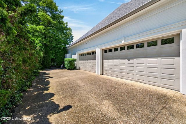 7422 Wycliffe Dr, Prospect, KY 40059