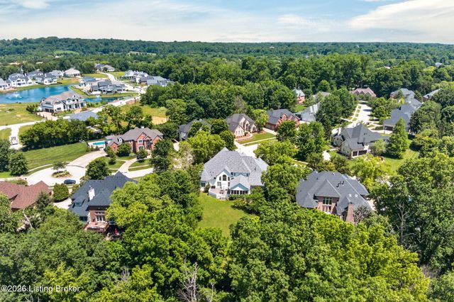 7422 Wycliffe Dr, Prospect, KY 40059