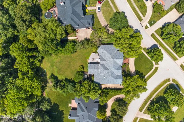 7422 Wycliffe Dr, Prospect, KY 40059