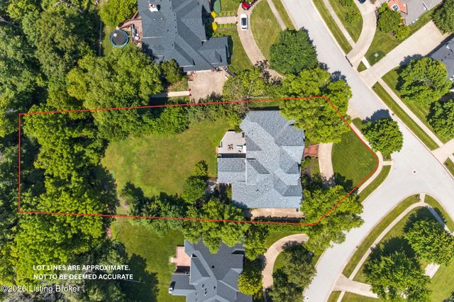 7422 Wycliffe Dr, Prospect, KY 40059