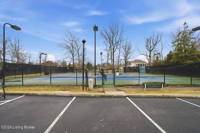 7422 Wycliffe Dr, Prospect, KY 40059