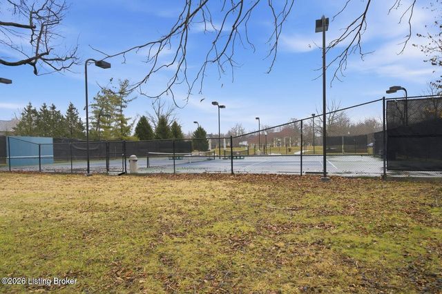 7422 Wycliffe Dr, Prospect, KY 40059