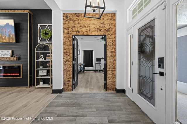 12034 Mandlin Road, Weeki Wachee, FL 34614