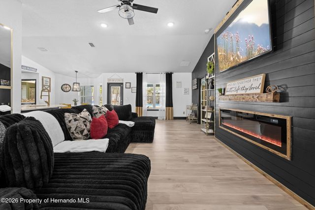 12034 Mandlin Road, Weeki Wachee, FL 34614