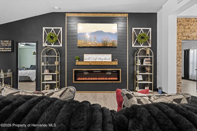 12034 Mandlin Road, Weeki Wachee, FL 34614