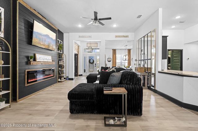 12034 Mandlin Road, Weeki Wachee, FL 34614