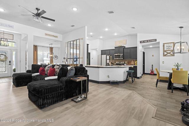 12034 Mandlin Road, Weeki Wachee, FL 34614