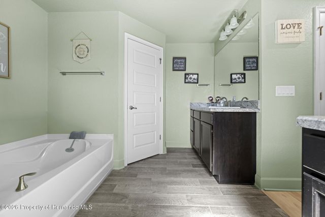 12034 Mandlin Road, Weeki Wachee, FL 34614