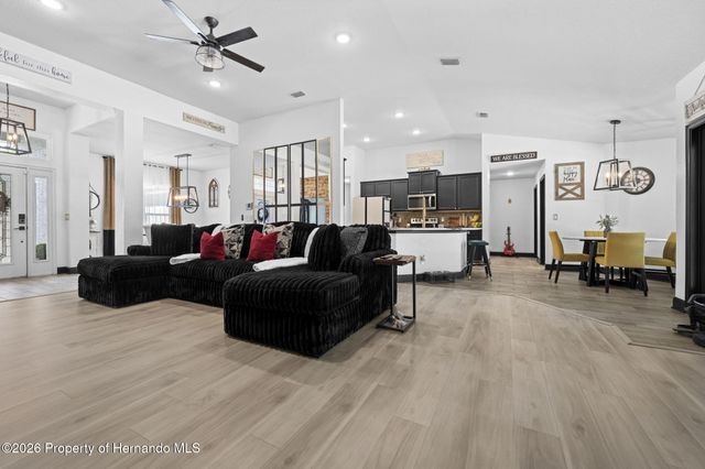 12034 Mandlin Road, Weeki Wachee, FL 34614