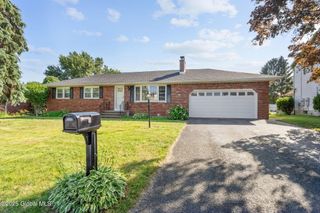 21 Ledgewood Drive, Colonie, NY 12205