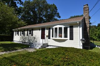 3 Grant St, Attleboro, MA 02703
