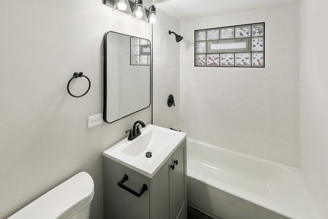 214 N Gay Court, Glenwood, IL 60425