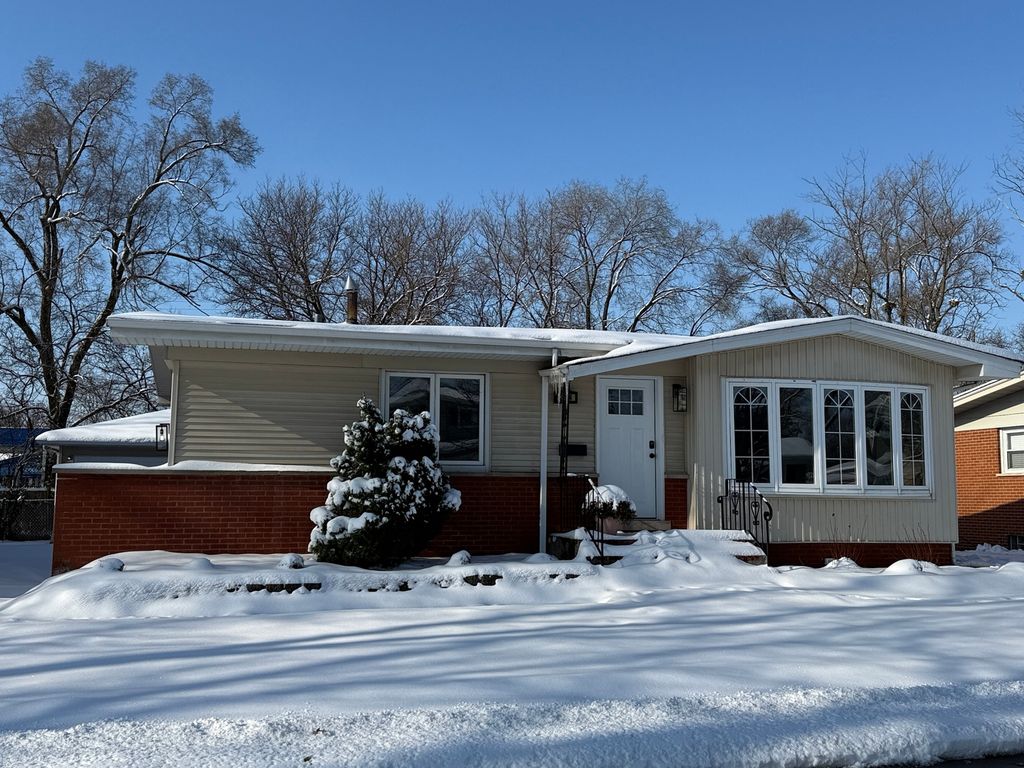 214 N Gay Court, Glenwood, IL 60425