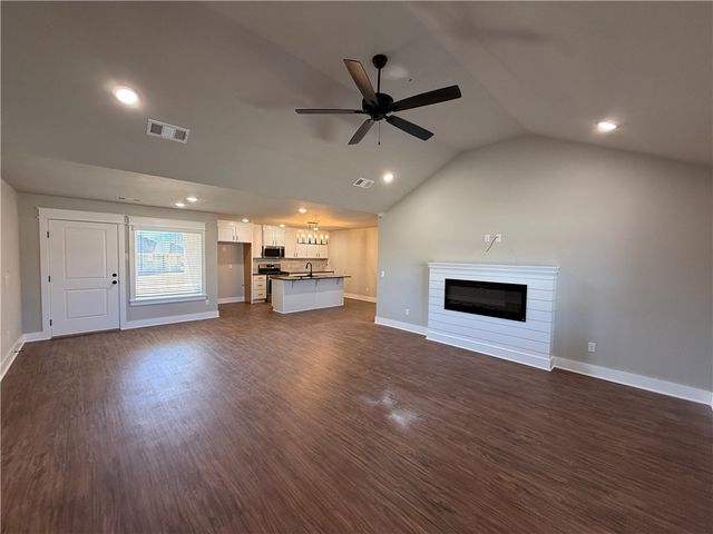 27 N Banner Avenue, Farmington, AR 72730