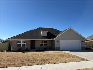 27 N Banner Avenue, Farmington, AR 72730