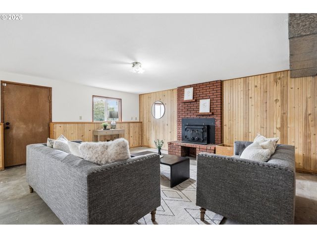 1450 Sw 26TH Ct, Gresham, OR 97080