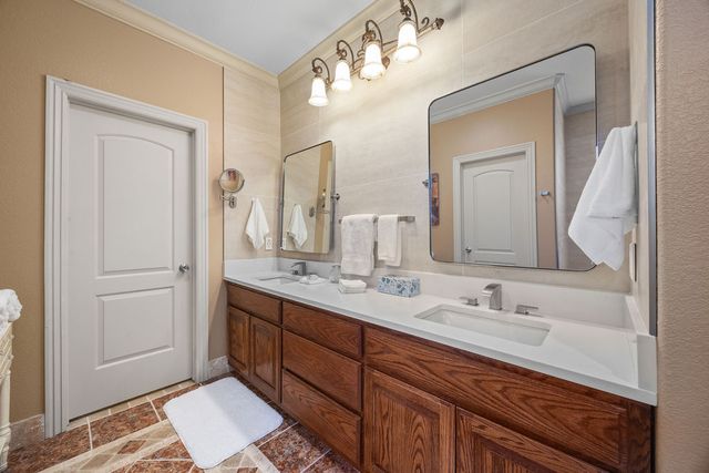 24 Granshire Drive, Bella Vista, AR 72714