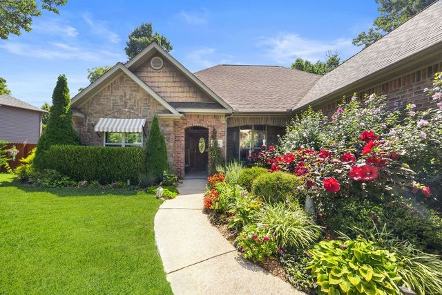 24 Granshire Drive, Bella Vista, AR 72714