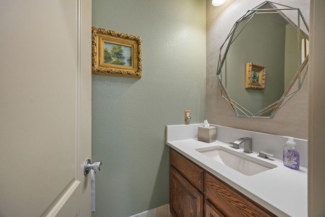 24 Granshire Drive, Bella Vista, AR 72714