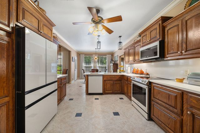 24 Granshire Drive, Bella Vista, AR 72714