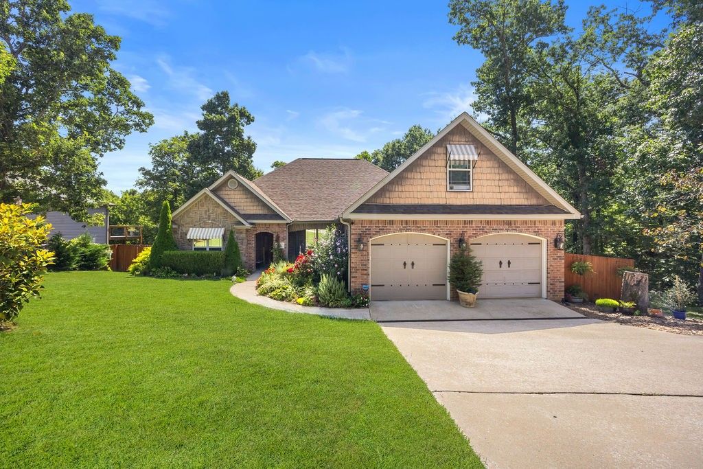 24 Granshire Drive, Bella Vista, AR 72714