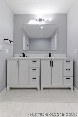 9035 E 67th Street, Tulsa, OK 74133