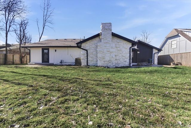 9035 E 67th Street, Tulsa, OK 74133