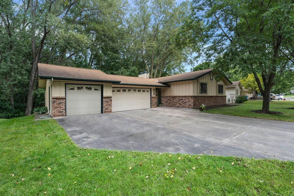 11304 Red Fox Drive, Maple Grove, MN 55369