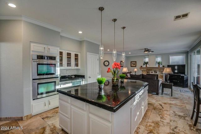 14652 S 7TH Place, Phoenix, AZ 85048