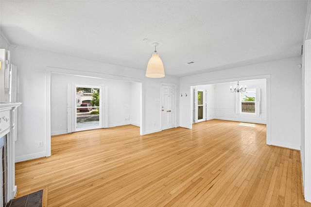 2438 Albans Road, Houston, TX 77005
