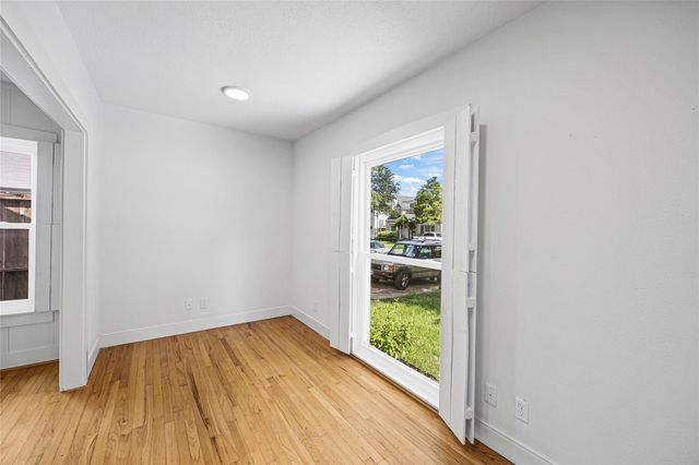 2438 Albans Road, Houston, TX 77005