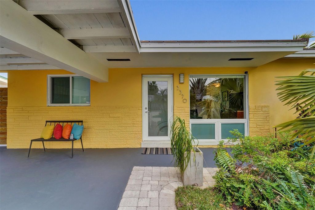3370 NE 17th Ave, Oakland Park, FL 33334