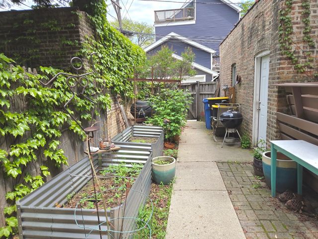 7223 N Bell Street Gdn, Chicago, IL 60645