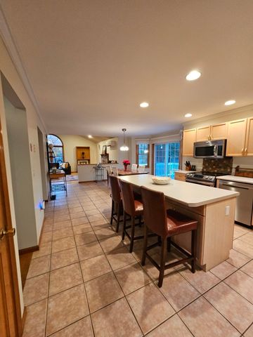 3 Pheasant Hollow, West Newbury, MA 01985