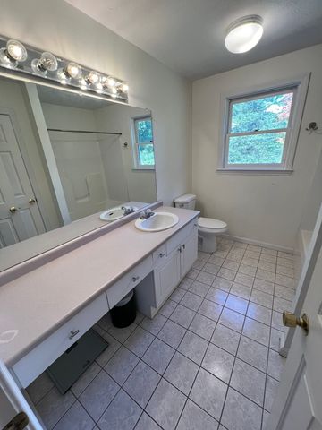 3 Pheasant Hollow, West Newbury, MA 01985