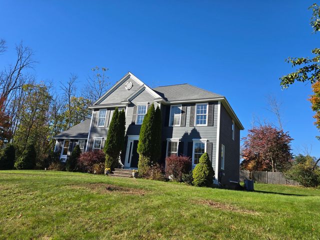 3 Pheasant Hollow, West Newbury, MA 01985