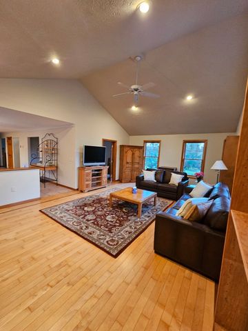 3 Pheasant Hollow, West Newbury, MA 01985