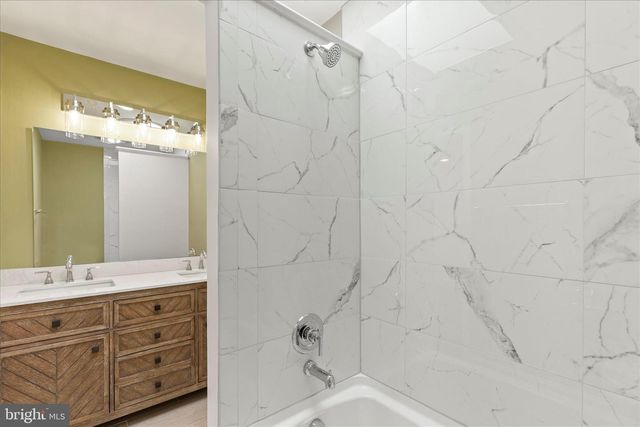 1443 W COLLEGE AVE, York, PA 17404