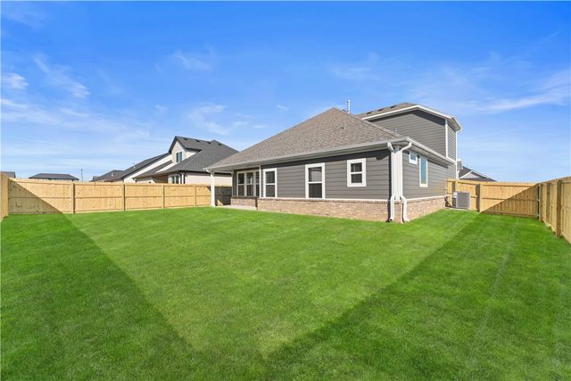 5907 SW Chiefs Avenue, Bentonville, AR 72713