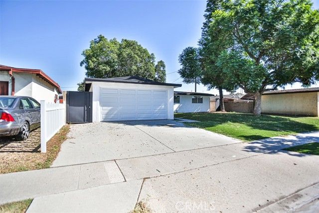 2540 W Picadilly, Anaheim, CA 92801