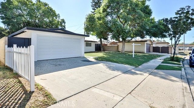 2540 W Picadilly, Anaheim, CA 92801
