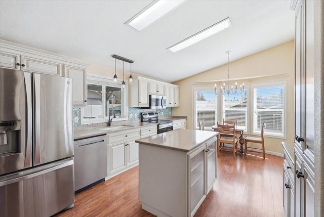 156 NW Wrightwood Circle, Grants Pass, OR 97526