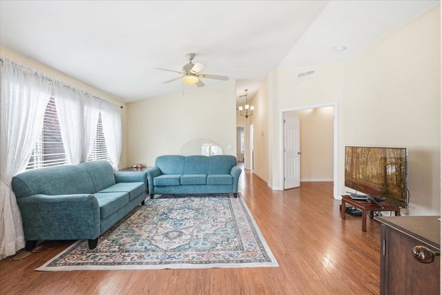 156 NW Wrightwood Circle, Grants Pass, OR 97526