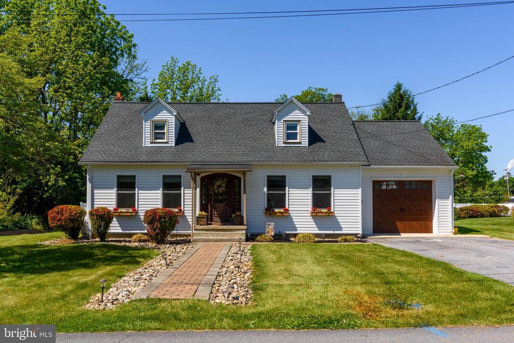 122 N 3RD ST, Bainbridge, PA 17502