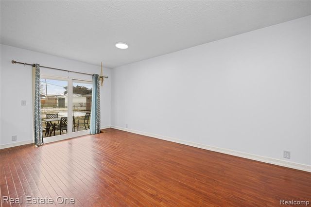 32955 Hawthorne Drive, Warren, MI 48092