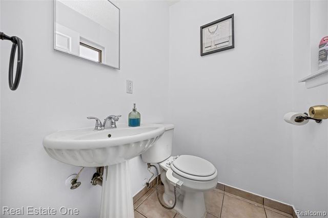 32955 Hawthorne Drive, Warren, MI 48092