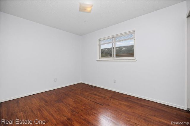 32955 Hawthorne Drive, Warren, MI 48092